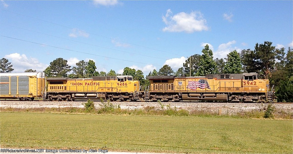 UP AC44CWCTE 5942 and C41-8W 9486